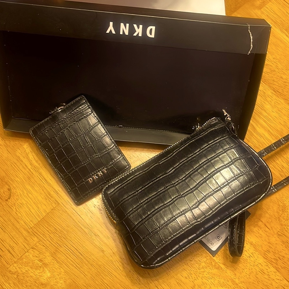 NWT DKNY Wristlet and Lanyard set in Black - Picture 2 of 4